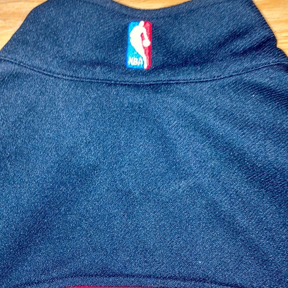 Philadelphia 76ers button up. Very clean and comfortable. Thick material. - Picture 5 of 5